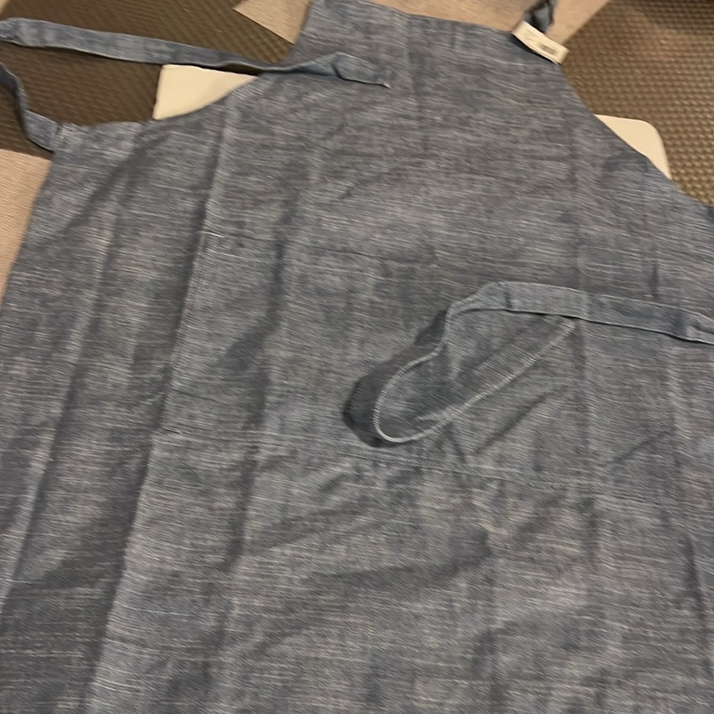 NWT BISTRO APRON